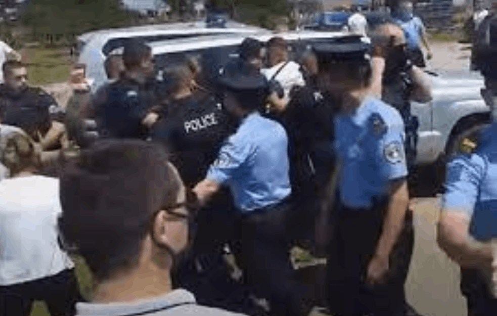 PRIŠTINA NE DA SRBIMA DA OBELEŽE VIDOVDAN: Kosovska POLICIJA pod punim naoružanjem ne dozvoljava na GAZIMESTAN! 
